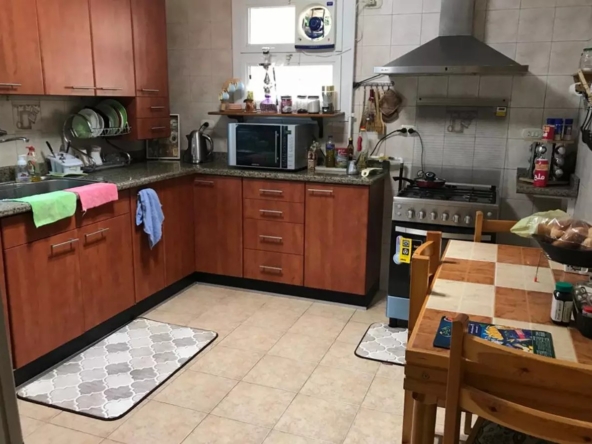 شقة دور ارضي للبيع في بيفرلي هيلز