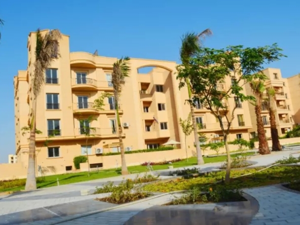 شقة للبيع بحديقة بمساحة 159 م بكمبوند ديار 2 استلام فورى