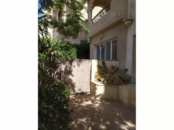 شقة للبيع دور ارضي بحديقة