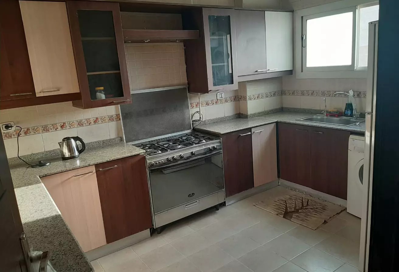 شقة للبيع في بيفرلي هيلز 900