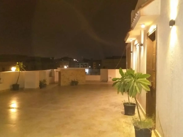 شقة للبيع مع روف تراس