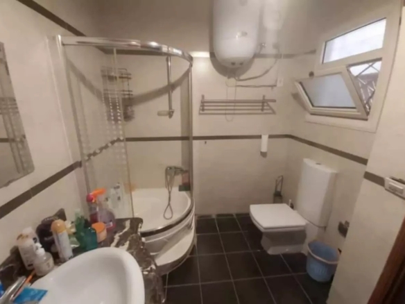 للبيع شقة 177 م بيفرلي هيلز