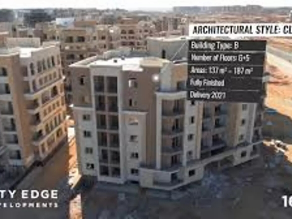 شقة للبيع في كمبوند اميز بالعاصمة والاستلام خلال 6 شهور